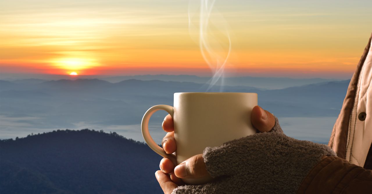 夕日と海とコーヒー 決意の夕日　やる気　ほっと一息