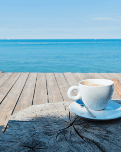 海とコーヒー　天気のいい日のコーヒータイム