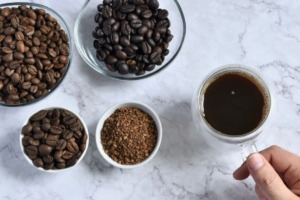 コーヒーの飲み比べ　テイスティング　コーヒーの味の違い