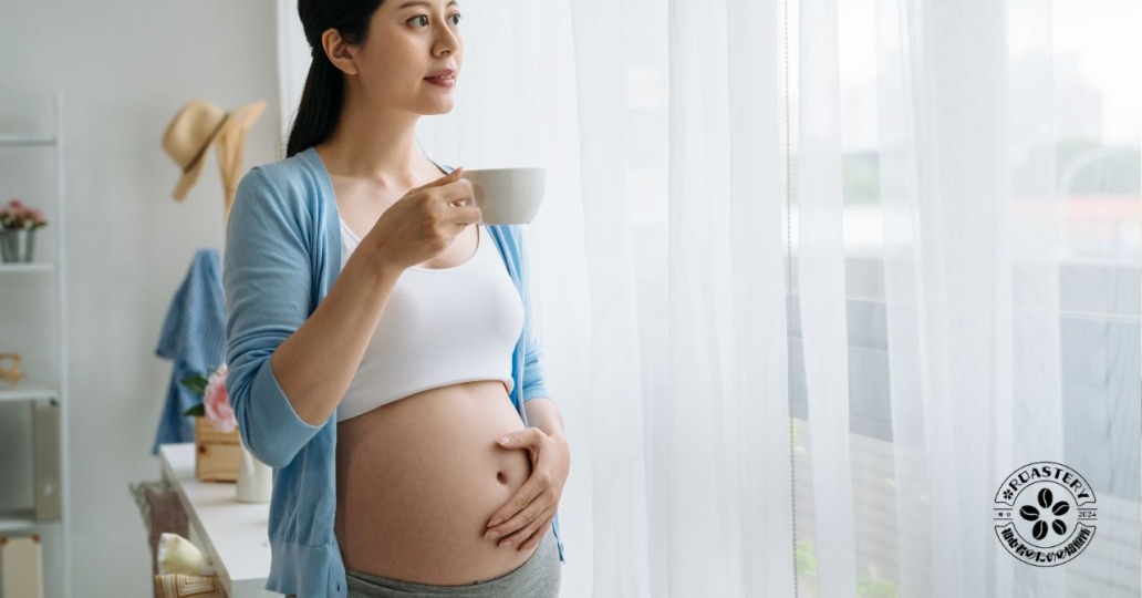 妊娠中はカフェインレスコーヒーを選択すれば、コーヒーでリフレッシュできる。