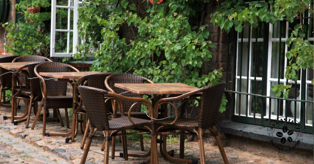 純喫茶の雰囲気を楽しむコツを紹介。